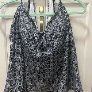 Kona Sol Navy & White Geometric Swim Top with built in bra.  Size XL B6